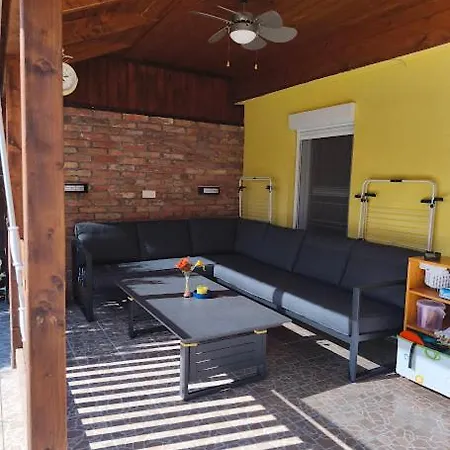 Veronica Nyaralohaz Tatil Evi Zamárdi